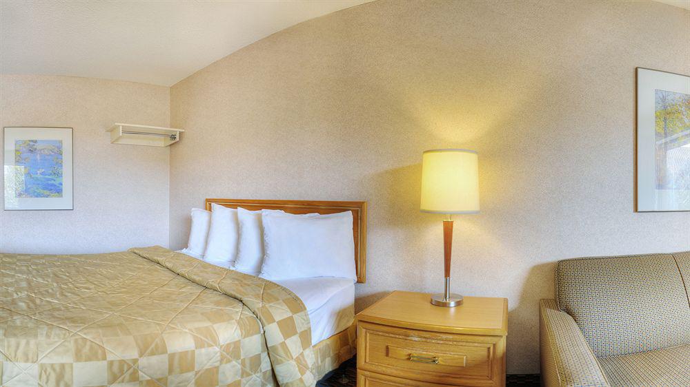 Rodeway Inn Сейнт Джон Екстериор снимка